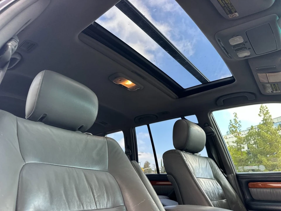 2006 Lexus LX 2nd Gen - Image 18 of 21
