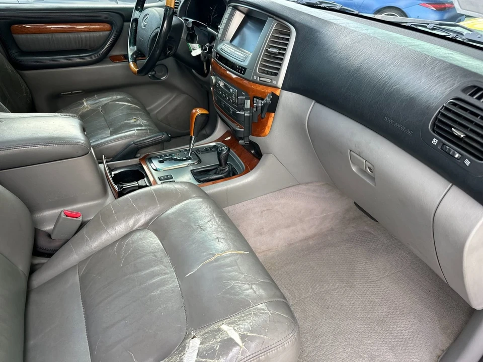 2006 Lexus LX 2nd Gen - Image 17 of 21