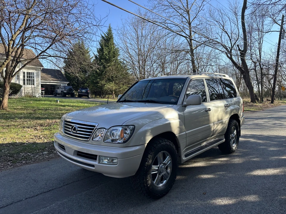 2006 Lexus LX 2nd Gen - Image 10 of 31