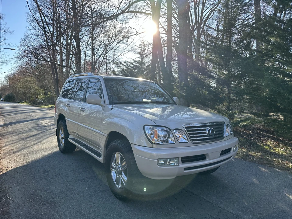 2006 Lexus LX 2nd Gen - Image 17 of 31