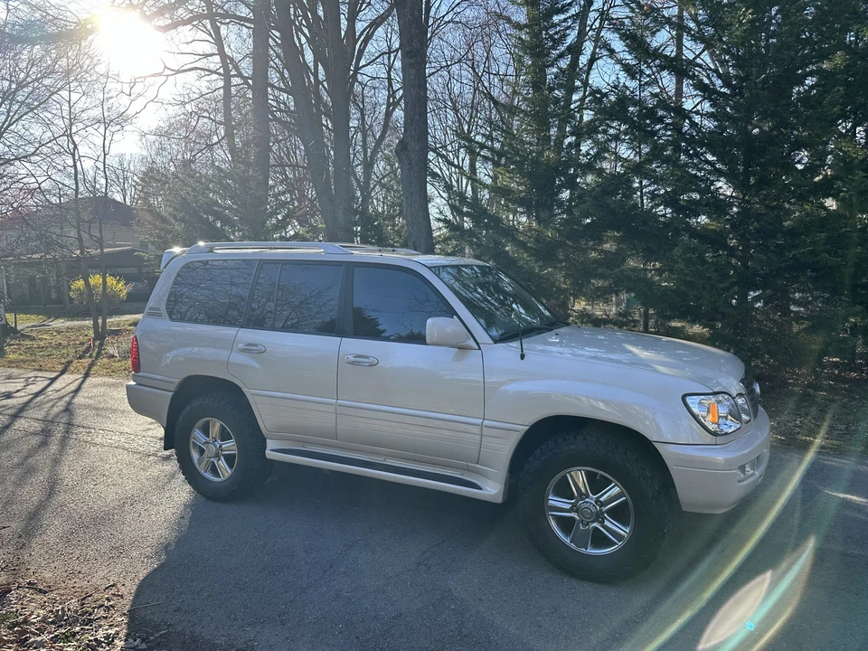 2006 Lexus LX 2nd Gen - Image 19 of 31
