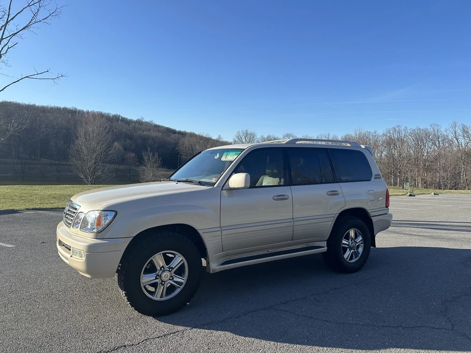 2006 Lexus LX 2nd Gen - Image 3 of 31