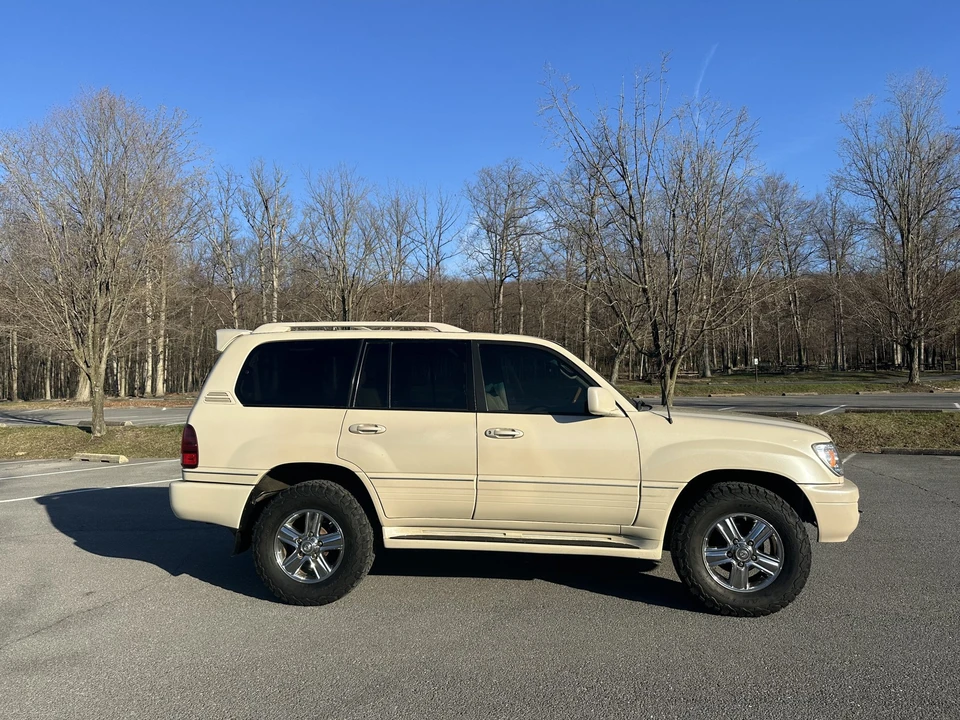 2006 Lexus LX 2nd Gen - Image 20 of 31