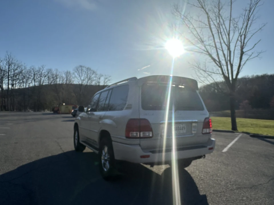 2006 Lexus LX 2nd Gen - Image 26 of 31