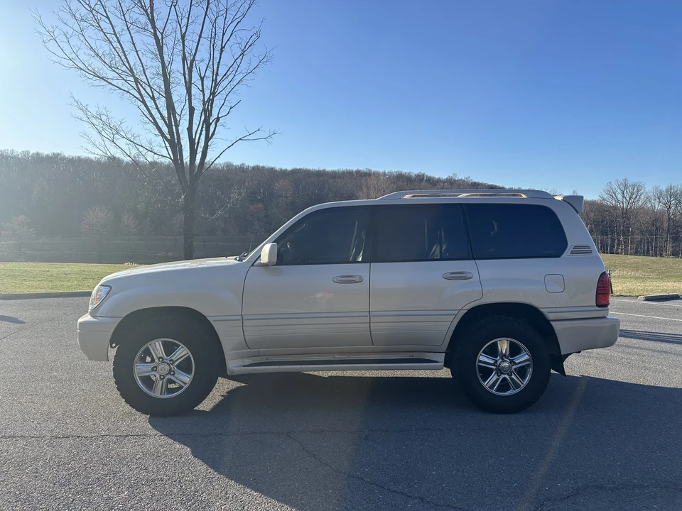 2006 Lexus LX 2nd Gen - Image 28 of 31
