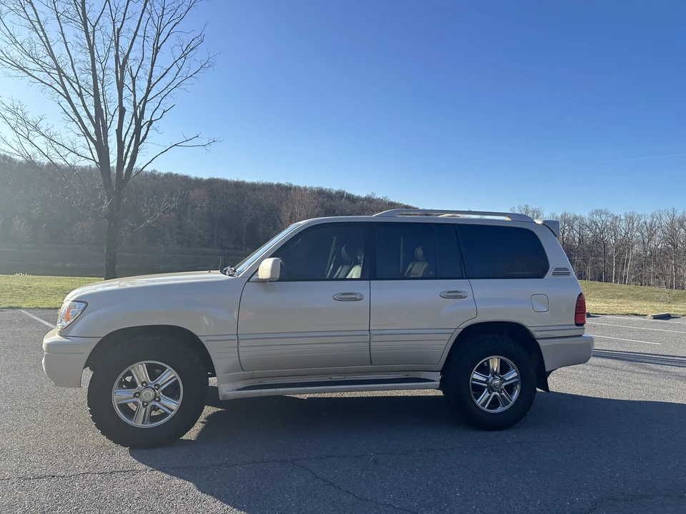 2006 Lexus LX 2nd Gen - Image 29 of 31