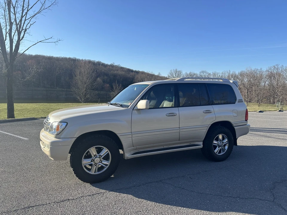 2006 Lexus LX 2nd Gen - Image 2 of 31