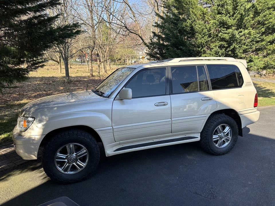 2006 Lexus LX 2nd Gen - Image 4 of 31