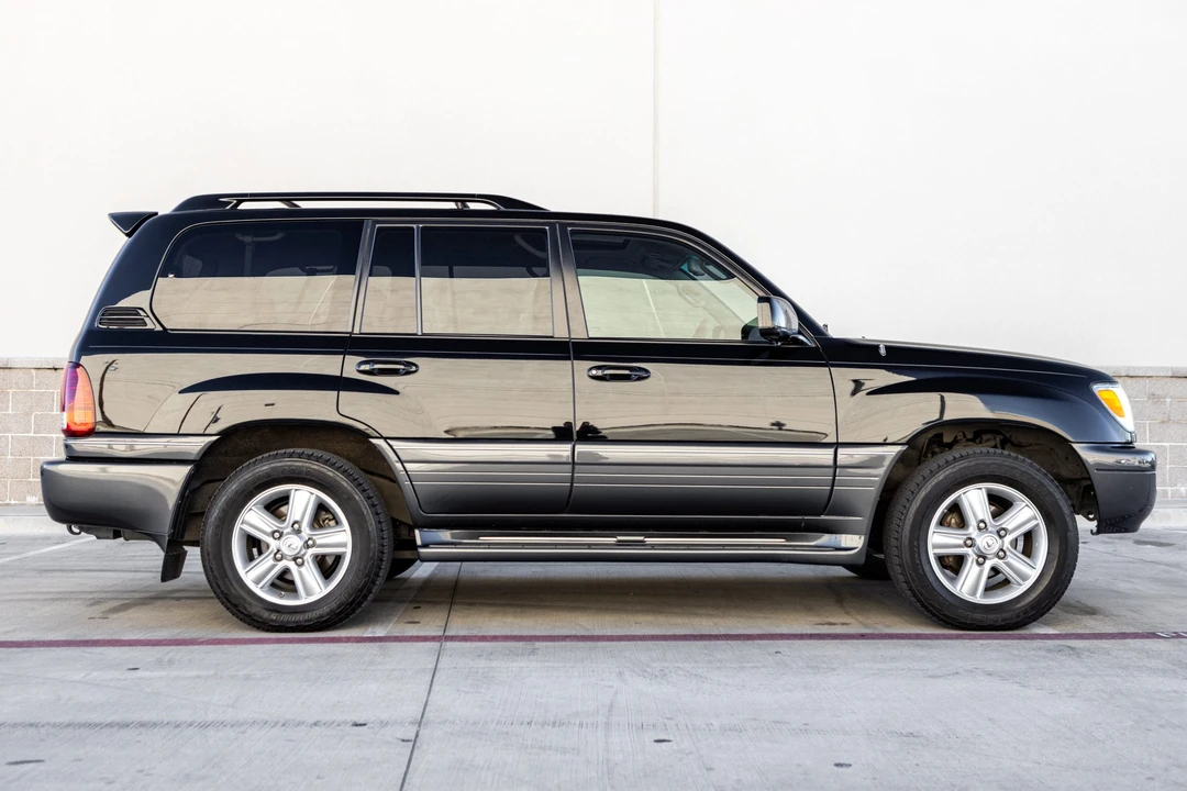 2006 Lexus LX 2nd Gen - Image 5 of 31