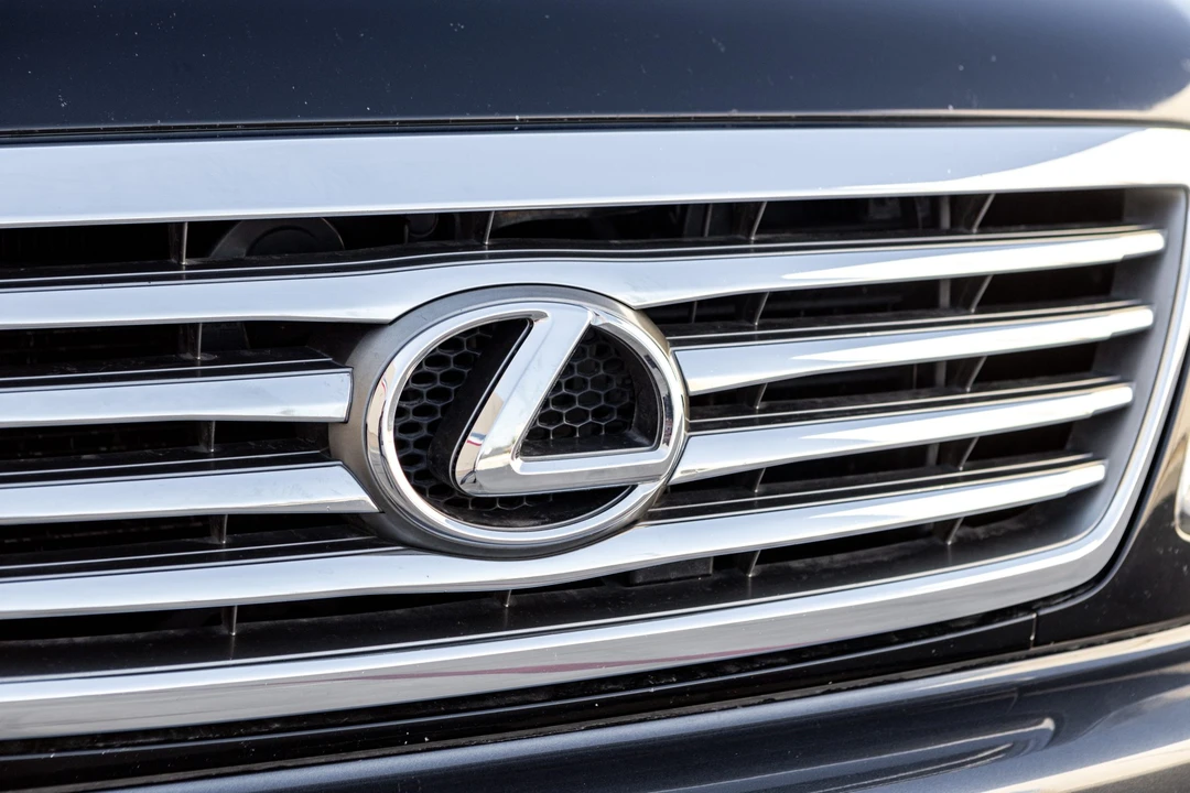 2006 Lexus LX 2nd Gen - Image 9 of 31