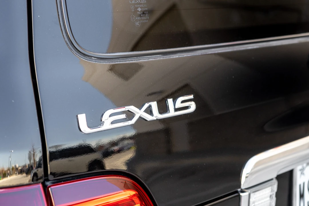 2006 Lexus LX 2nd Gen - Image 18 of 31