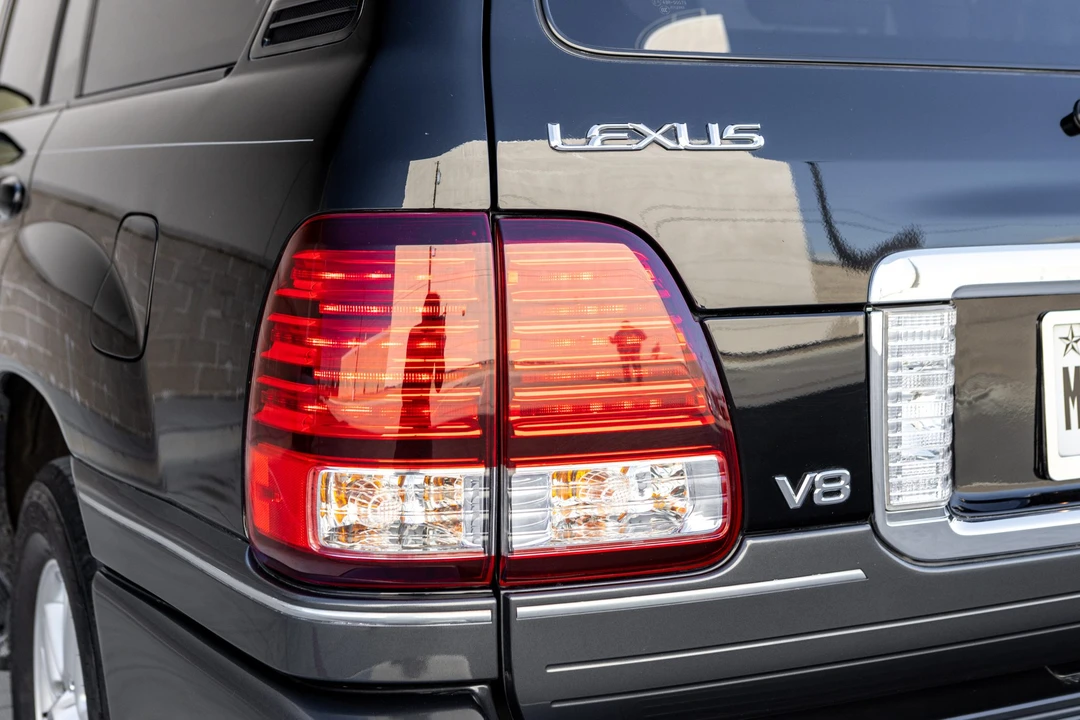 2006 Lexus LX 2nd Gen - Image 19 of 31