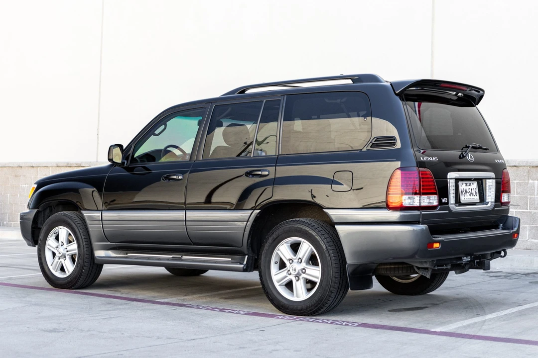 2006 Lexus LX 2nd Gen - Image 3 of 31