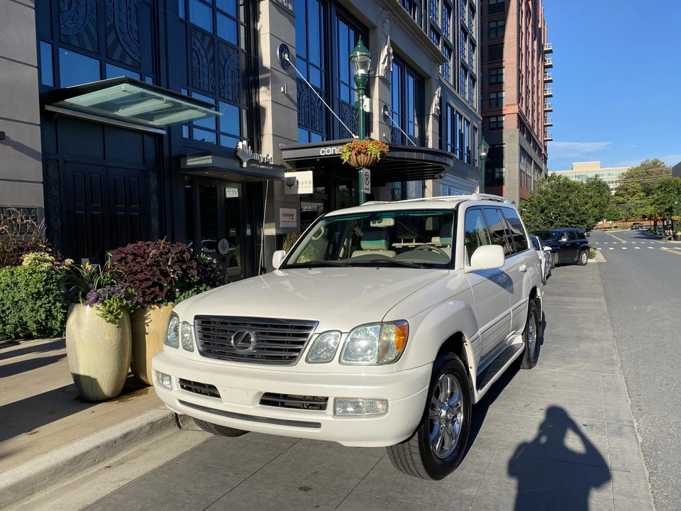 2006 Lexus LX 2nd Gen - Image 3 of 31