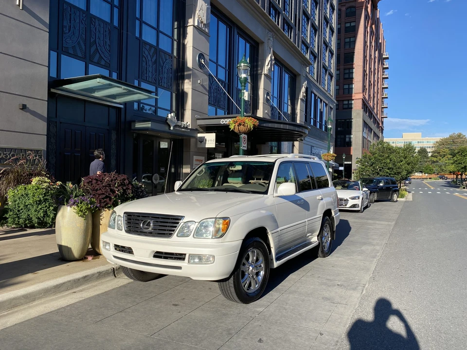 2006 Lexus LX 2nd Gen - Image 2 of 31