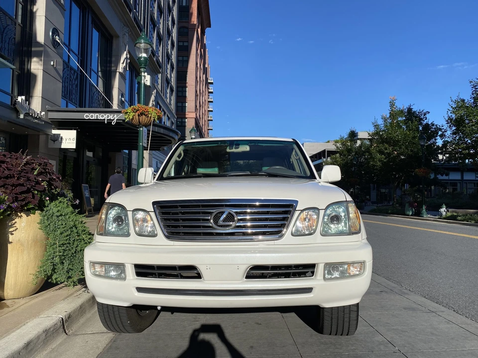 2006 Lexus LX 2nd Gen - Image 4 of 31