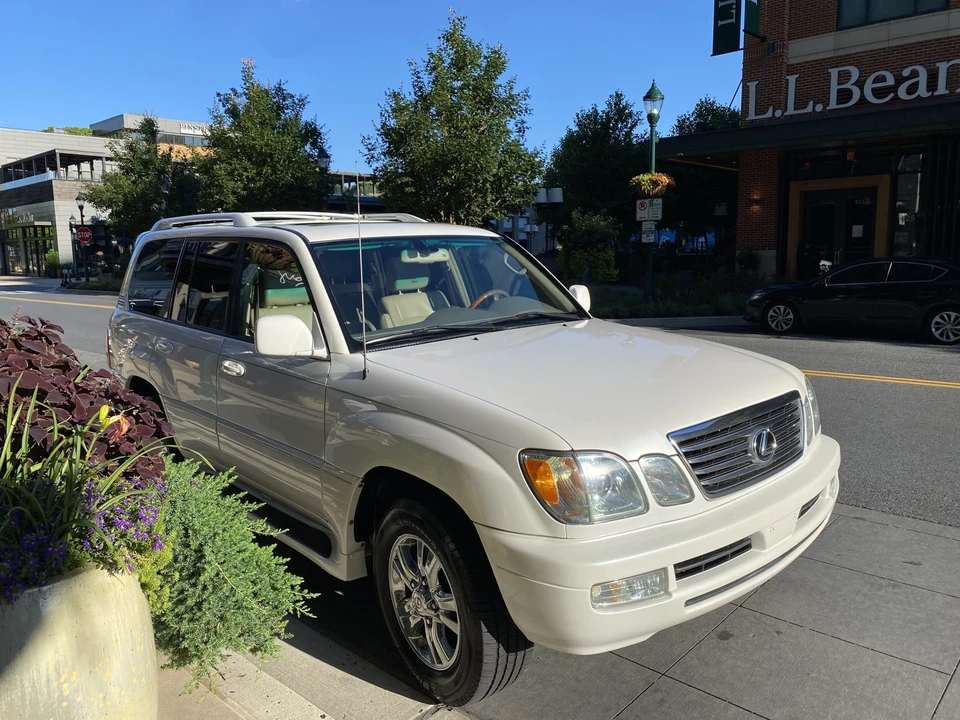 2006 Lexus LX 2nd Gen - Image 15 of 31