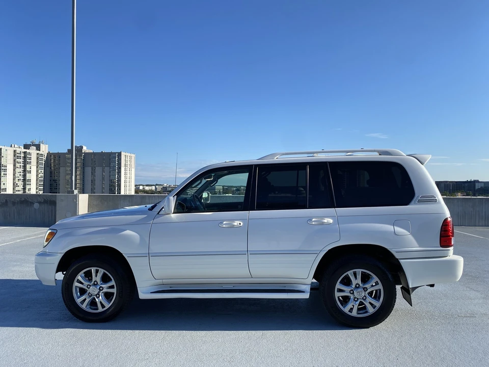 2006 Lexus LX 2nd Gen - Image 28 of 31