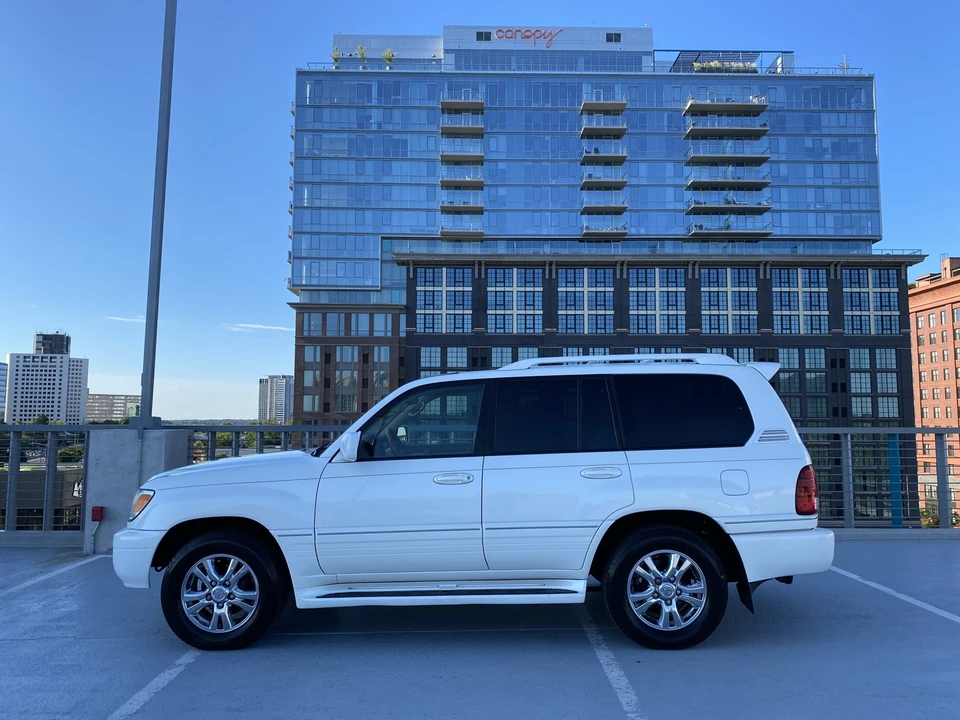2006 Lexus LX 2nd Gen - Image 26 of 31