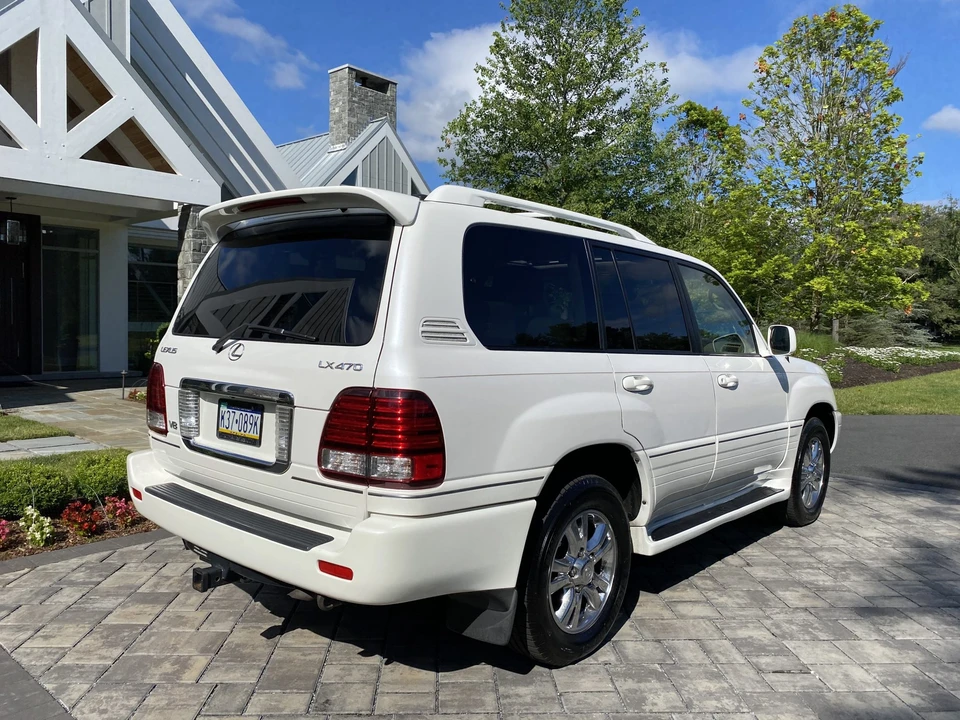 2006 Lexus LX 2nd Gen - Image 11 of 31