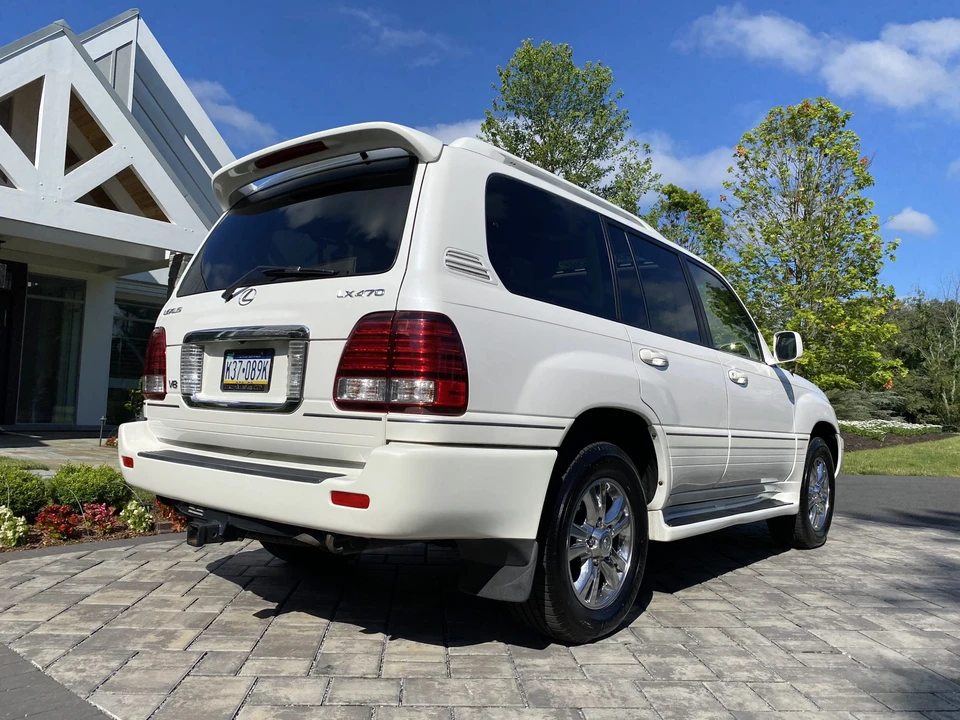 2006 Lexus LX 2nd Gen - Image 10 of 31