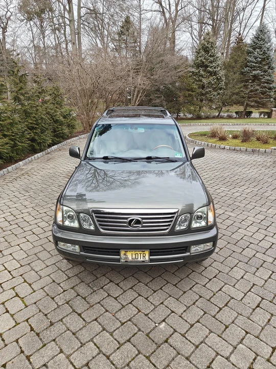 2006 Lexus LX 2nd Gen - Image 12 of 31