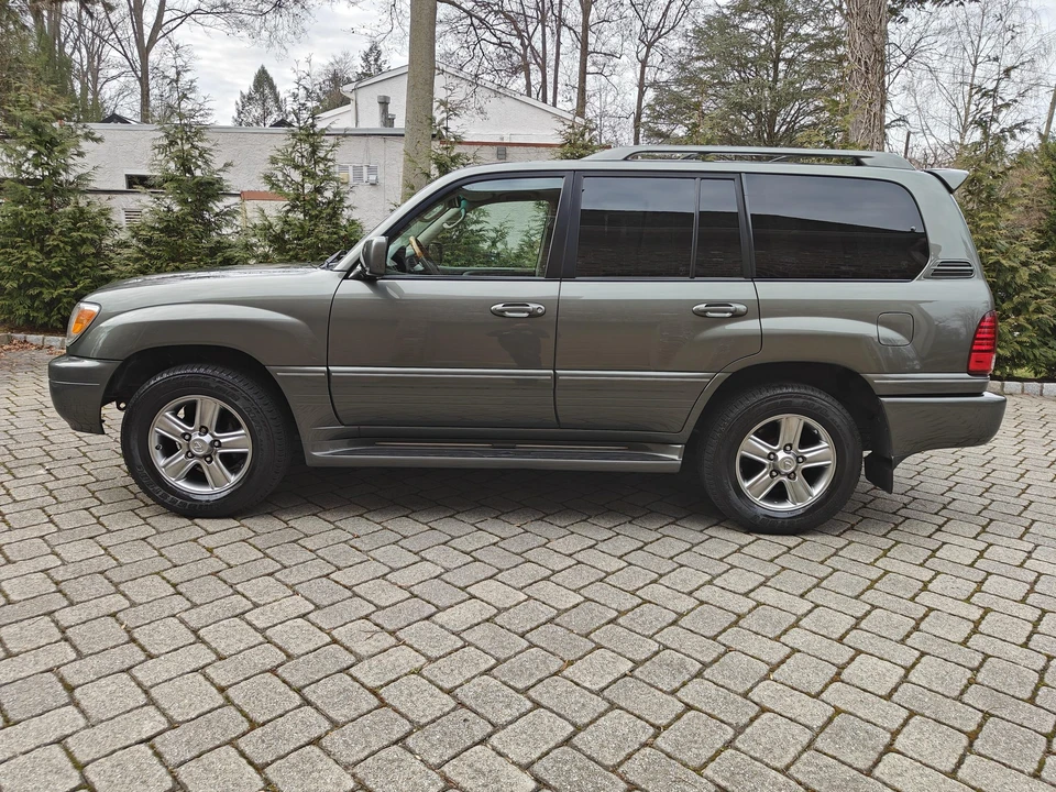 2006 Lexus LX 2nd Gen - Image 3 of 31