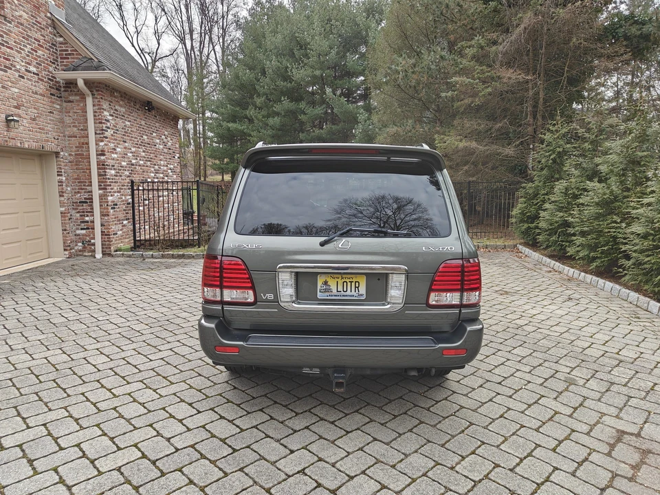 2006 Lexus LX 2nd Gen - Image 5 of 31