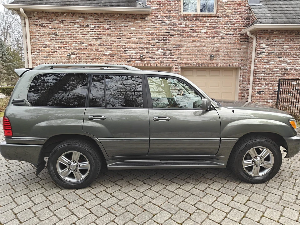 2006 Lexus LX 2nd Gen - Image 9 of 31