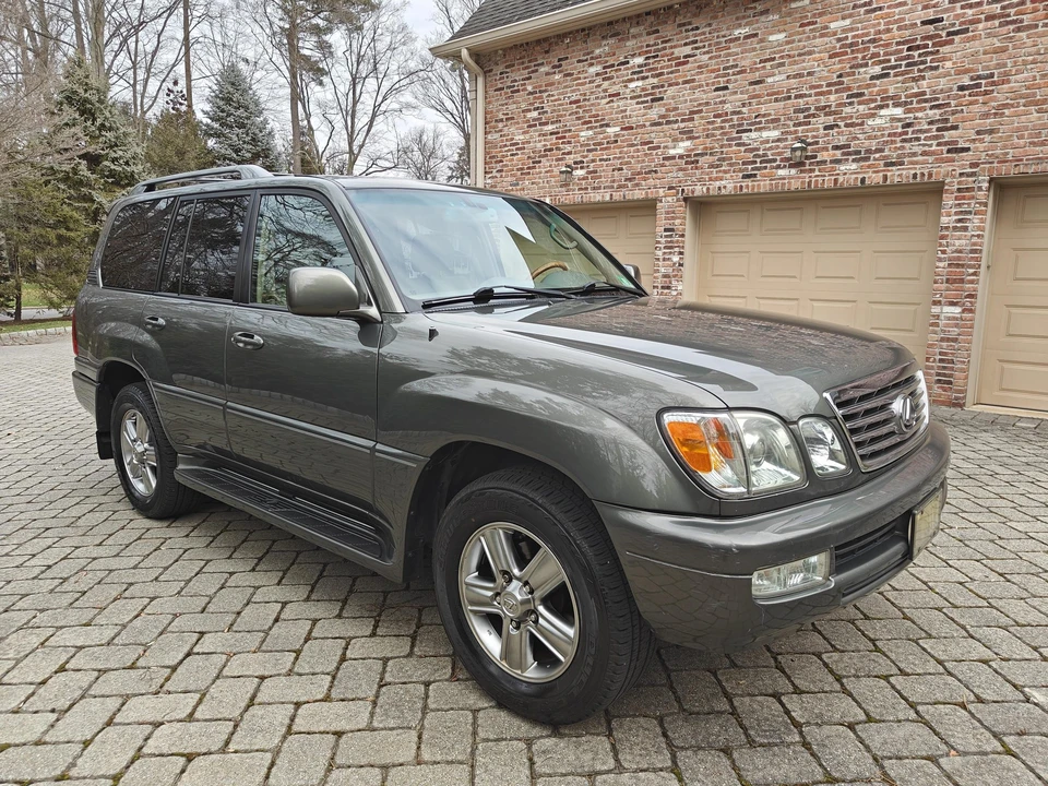 2006 Lexus LX 2nd Gen - Image 10 of 31