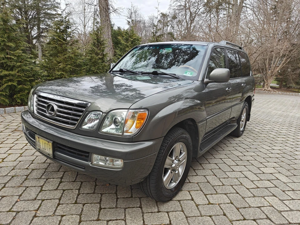 2006 Lexus LX 2nd Gen - Image 2 of 31