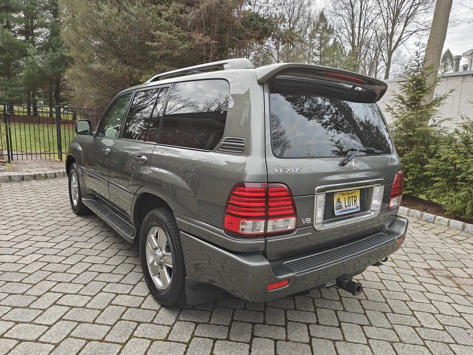 2006 Lexus LX 2nd Gen - Image 4 of 31