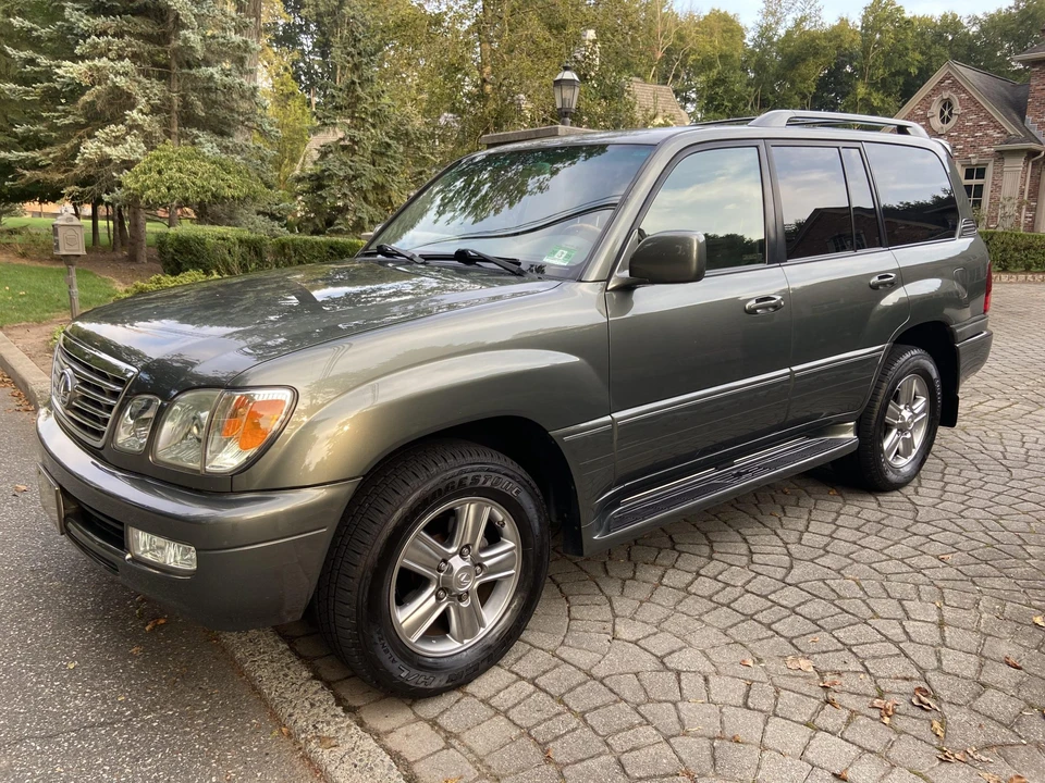 2006 Lexus LX 2nd Gen - Image 3 of 31