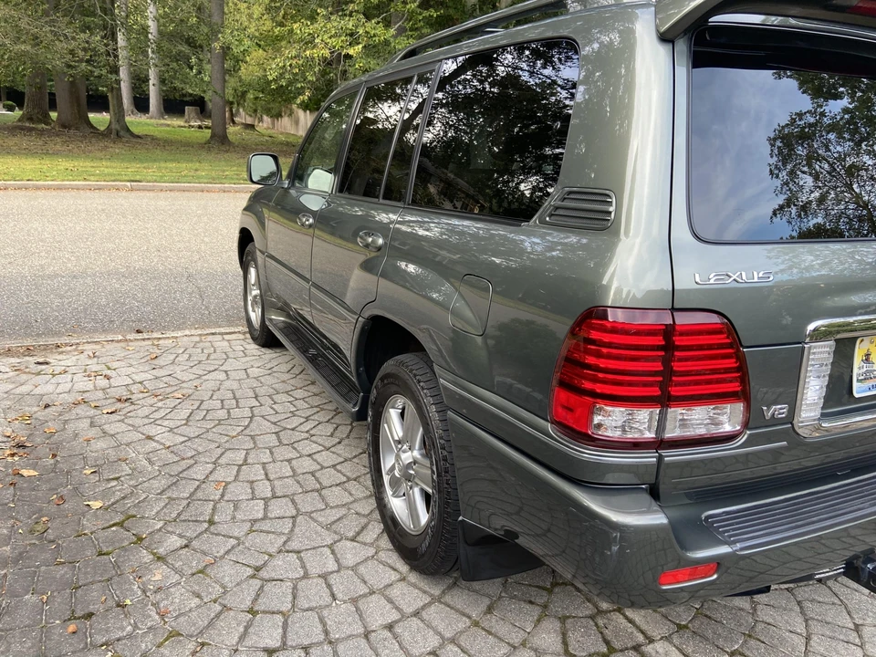 2006 Lexus LX 2nd Gen - Image 29 of 31