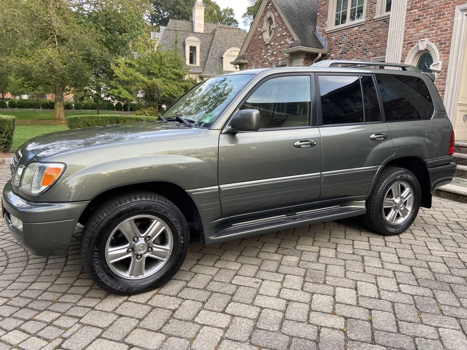 2006 Lexus LX 2nd Gen - Image 18 of 31