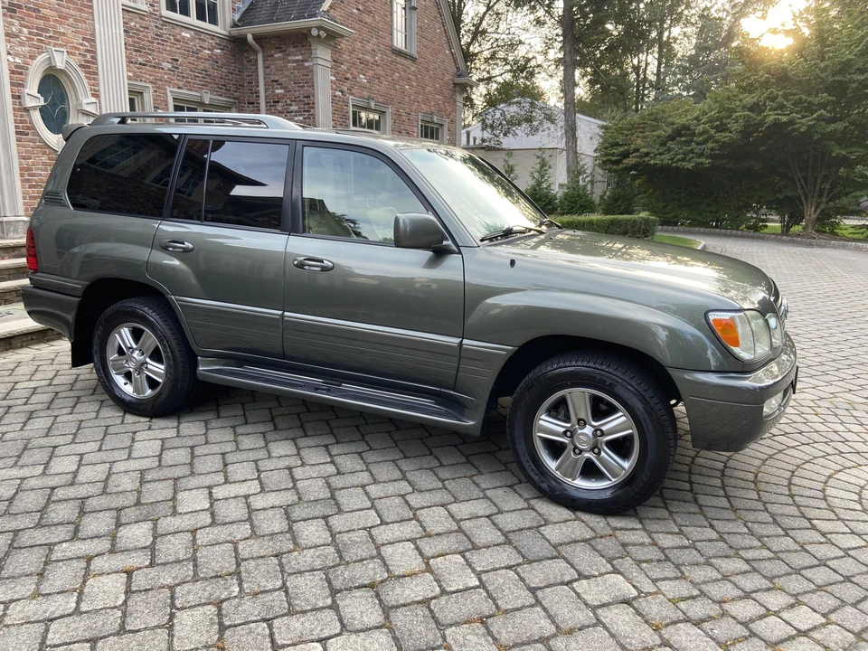 2006 Lexus LX 2nd Gen - Image 12 of 31