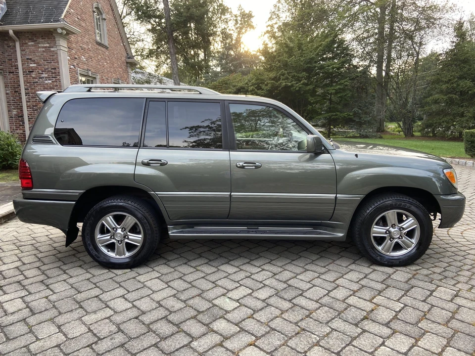 2006 Lexus LX 2nd Gen - Image 29 of 31