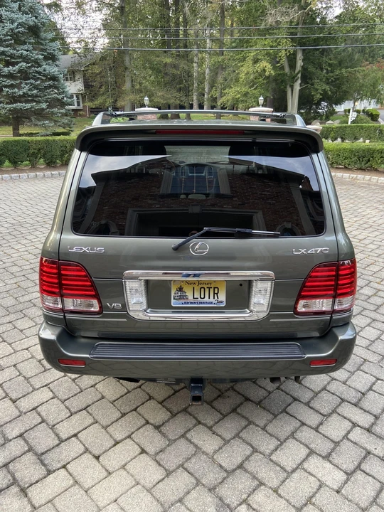 2006 Lexus LX 2nd Gen - Image 17 of 31