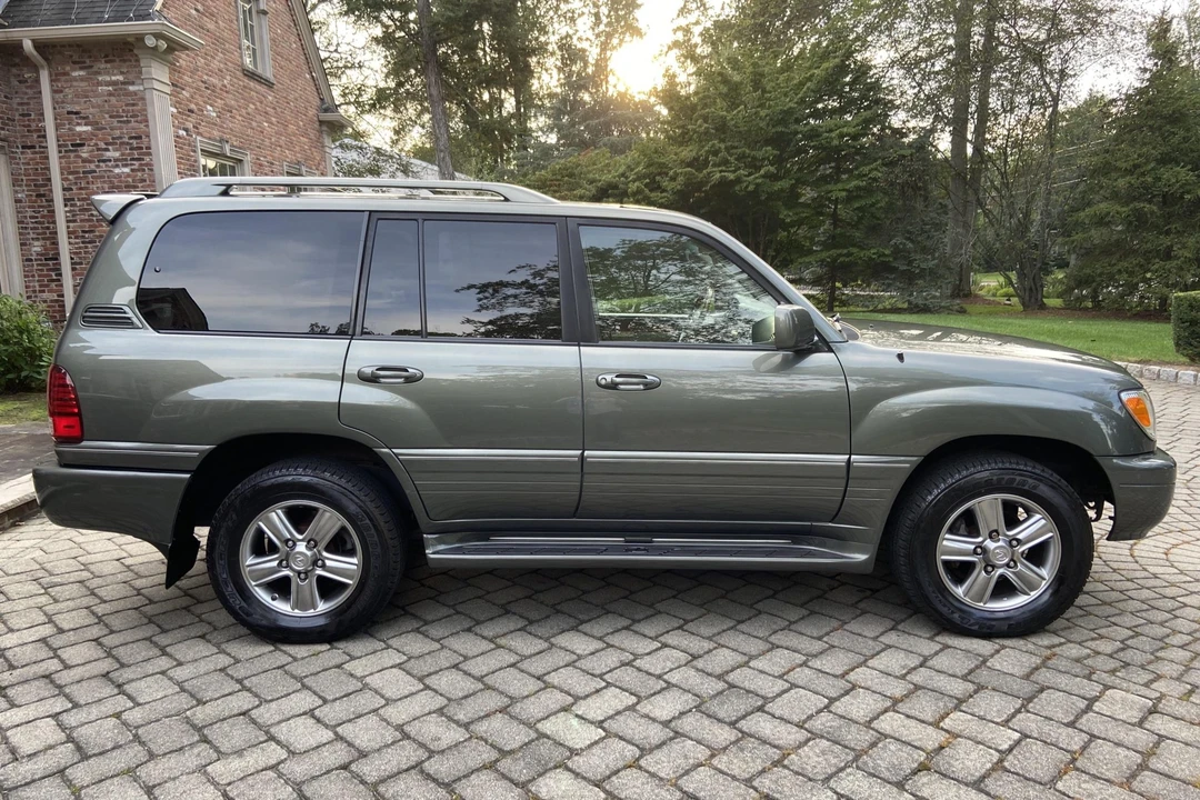 2006 Lexus LX 2nd Gen - Image 13 of 31