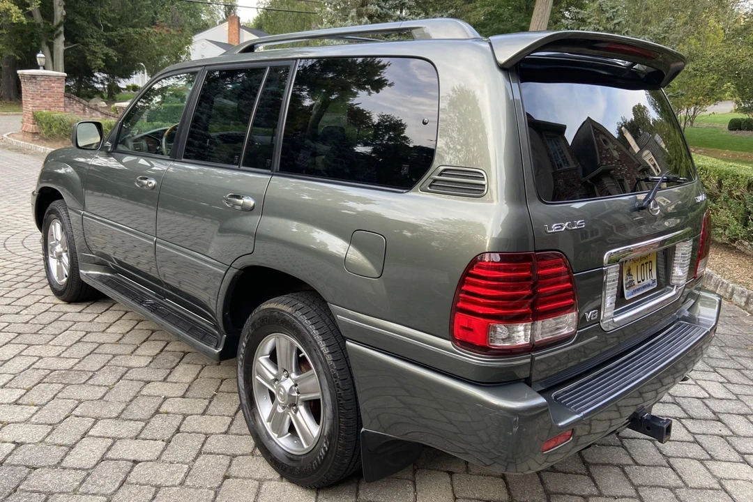 2006 Lexus LX 2nd Gen - Image 19 of 31