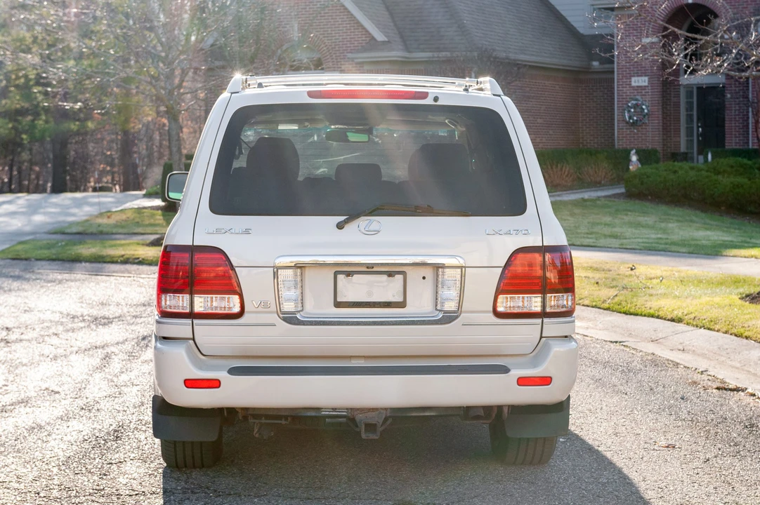 2006 Lexus LX 2nd Gen - Image 8 of 31