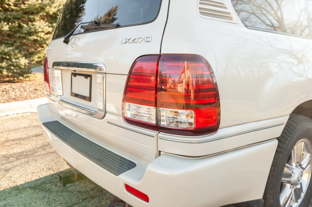 2006 Lexus LX 2nd Gen - Image 21 of 31