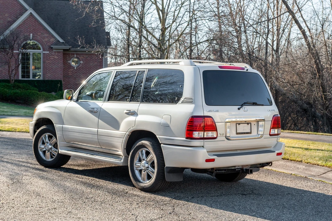 2006 Lexus LX 2nd Gen - Image 7 of 31