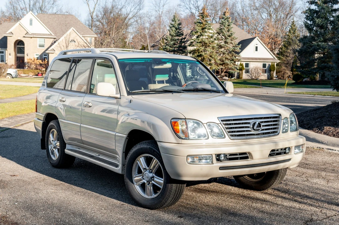 2006 Lexus LX 2nd Gen - Image 2 of 31