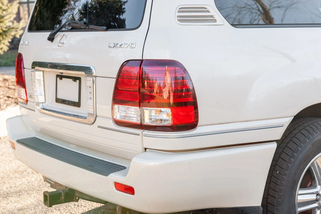 2006 Lexus LX 2nd Gen - Image 20 of 31