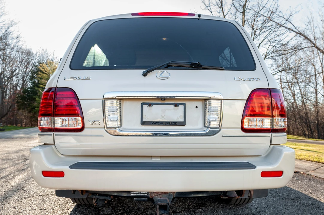2006 Lexus LX 2nd Gen - Image 9 of 31
