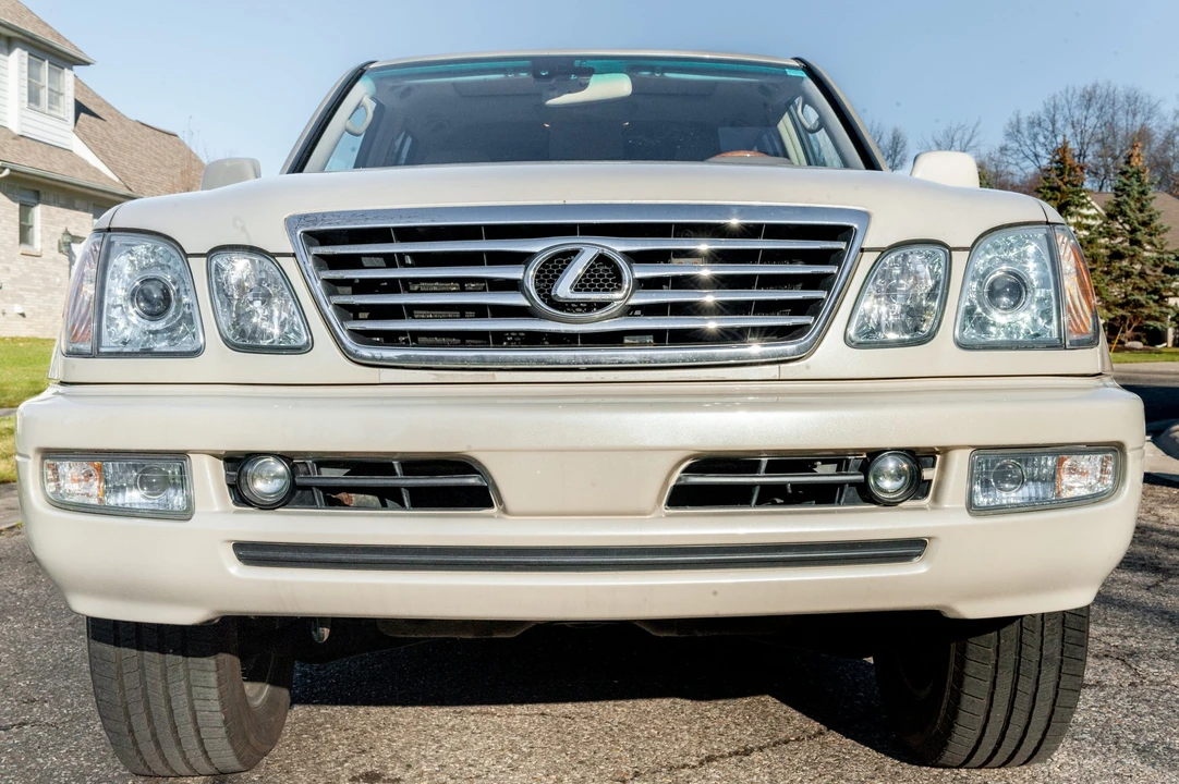 2006 Lexus LX 2nd Gen - Image 4 of 31