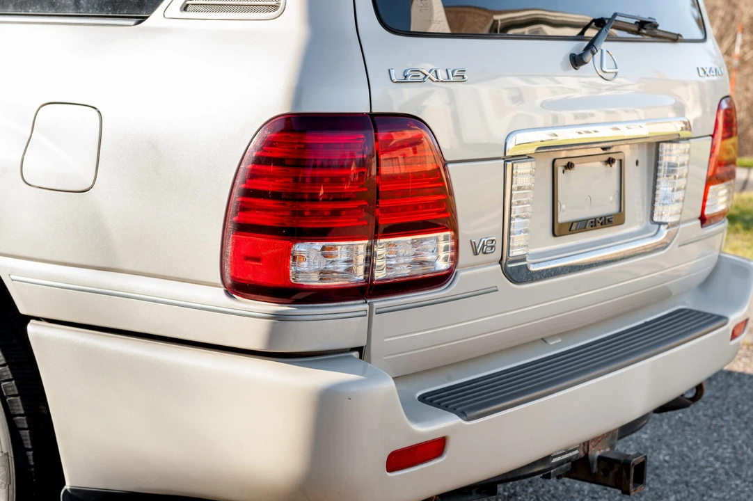 2006 Lexus LX 2nd Gen - Image 15 of 31