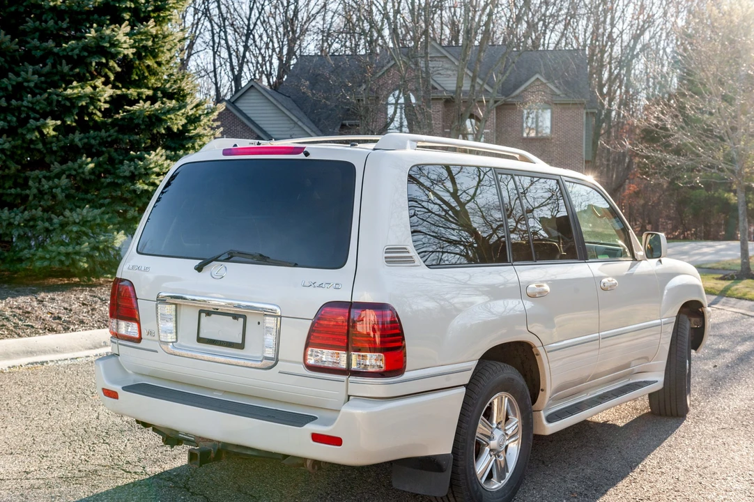 2006 Lexus LX 2nd Gen - Image 10 of 31