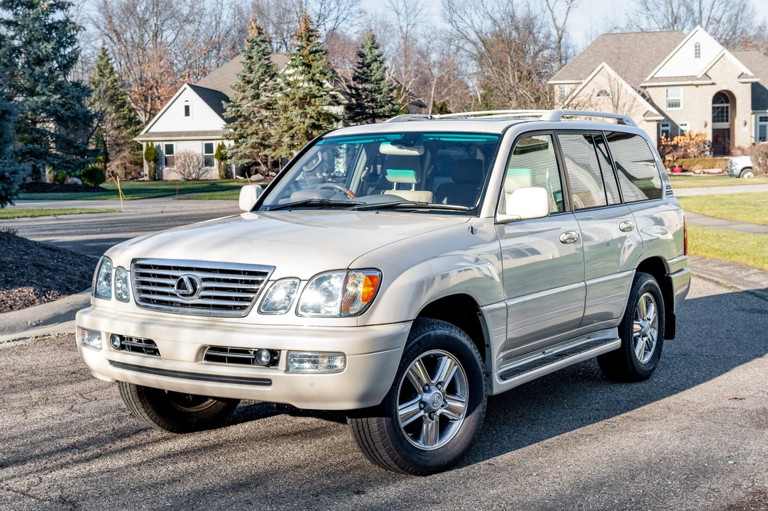 2006 Lexus LX 2nd Gen - Image 5 of 31
